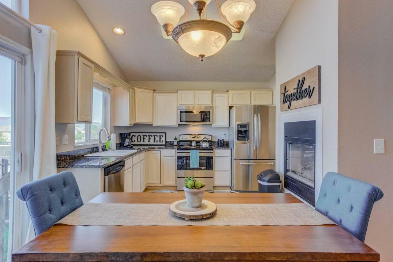 Vila Cozy 4Br House With Peak Views In Colorado Springs Exteriér fotografie